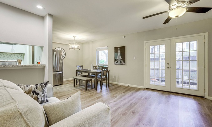 Houston Condo | Walkable Condo in Uptown: 2 Mi to Houston Galleria