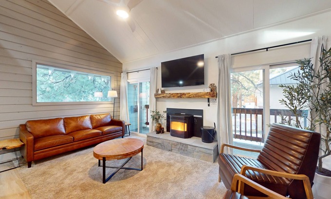 Mammoth Lakes Condo | Walkable Corner Condo w/Fireplace & Shared Pool/Hot Tub/Sauna/Tennis