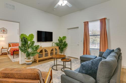 LaBelle Apartment | Walkable Downtown LaBelle Apt with Private Balcony!