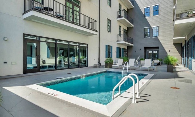 Central Business District Condo | Walkable St Charles Ave | Streetcars, Gym, Pool!