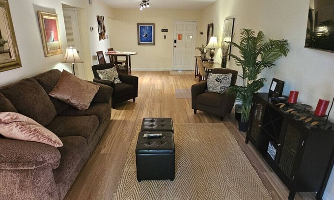 Athens Apartment | Walkable to Sanford Stadium or downtown w/view!