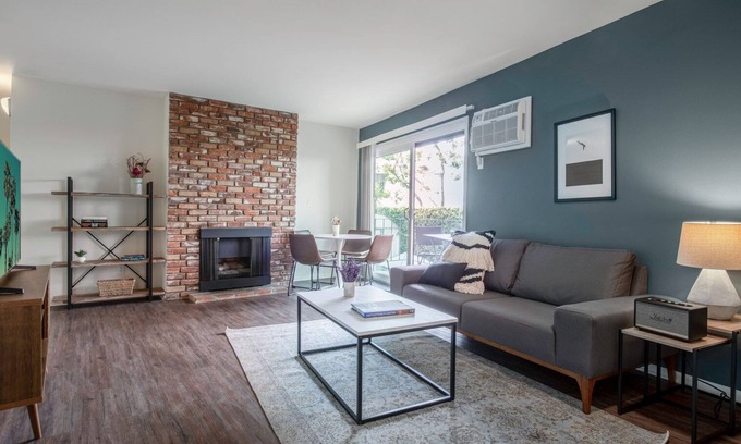Westwood Apartment | Walkable Westwood 1BR w/Rooftop, near cafes & UCLA, by Blueground