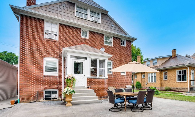 Zelienople House | Walkable Zelienople Home w/Patio & Grill!
