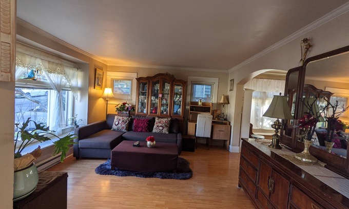 Queen Anne House | Walker's paradise, Safe, Quiet, charming,1Free Permited street parking infront.