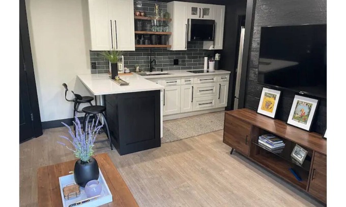 Harriman Villa | Walker Top Private Quiet Luxury 1 Br. Villa