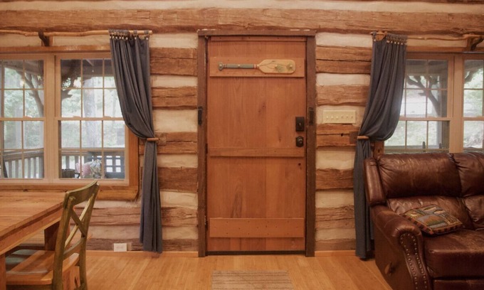 Landrum Cabin | Walking Bear Cabin - 1 mile from Lake Lanier