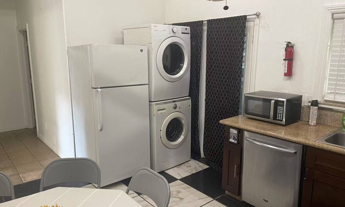 Southwest Anaheim Apartment | Walking Disney 2-bedroom Guest unit in Anaheim