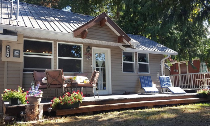 Swansea Point Cottage | Walking distance to public beach & boat launch