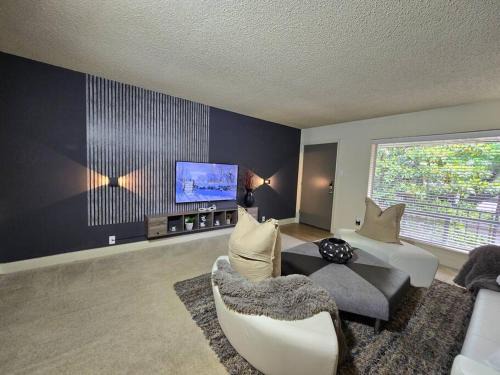 Houston Apartment | Walking Distance Galleria Condo 2BR 2BA Pool