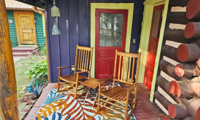 Asheville Cottage | Walking distance to Downtown! “The Flamingo”- Dogs Stay Free!