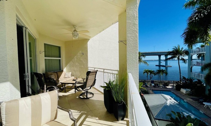 Stuart Condo | Walking Distance to Downtown Stuart | Sunrise to Sunsets Views!