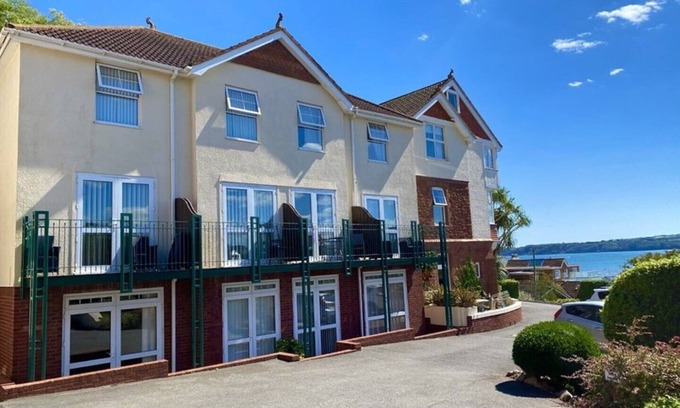 Roundham Apartment | Walking distance to Goodrington and Paignton beach, bars, restaurants and shops.