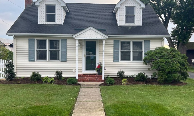 Rock Hall House | Walking distance to restaurants and marinas.dog-friendly!