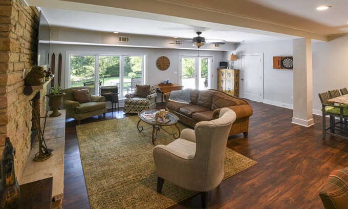 University Hills House | Walking distance to the grove! .08 of a mile!