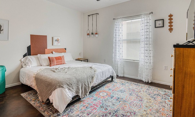 Las Cruces House | Walking distance to Downtown San Pedro Home 2 bed 1 bath!