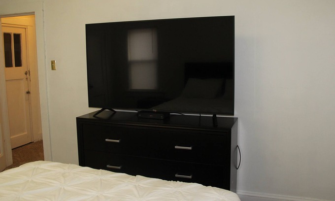 Monticello Apartment | Walking distance to food, library, post office, banks, and more.