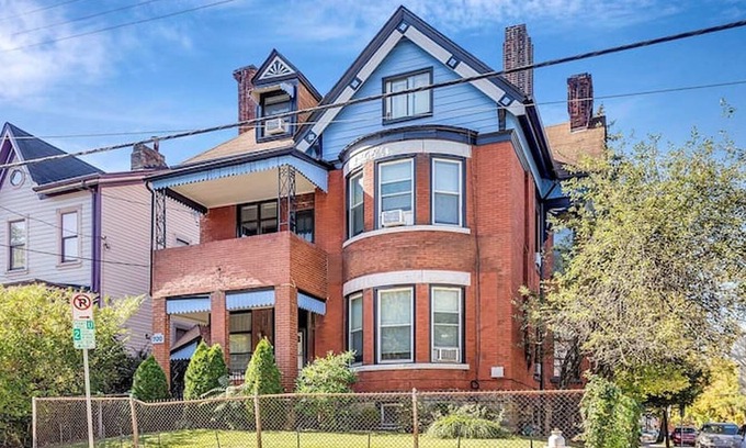 Shadyside Condo | Walking Distance to Walnut St/UPMC/CMU