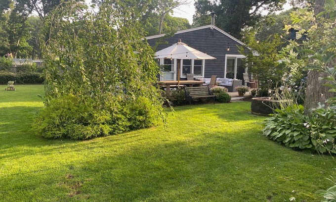 Noyack House | Walking distance to Circle Beach