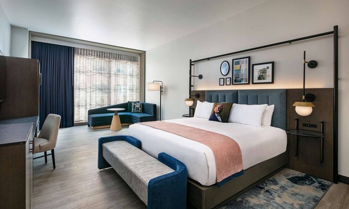 North Capitol Street Hotel | Walking Distance to Cooper Triangle and New Museum! Pet-Friendly Room!