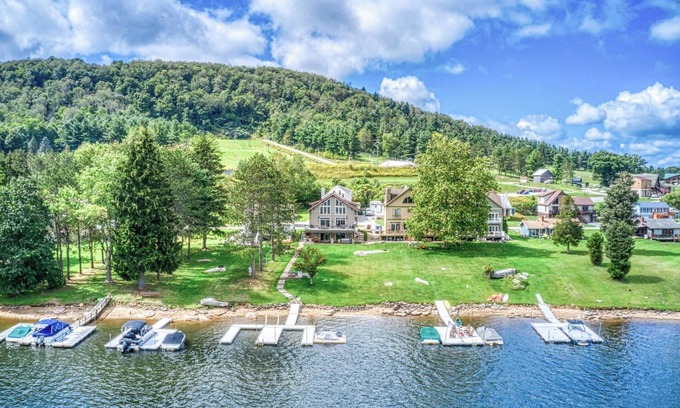 McHenry House | Walking Distance to Wisp. Spacious, 4-bedroom home in the heart of Deep Creek.