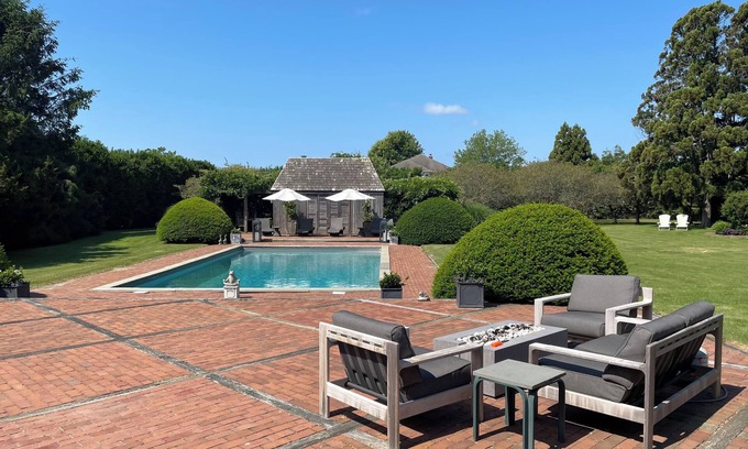 Sagaponack House | Walking Distance Town Line Beach - One Week Left - Last Week of August to LD