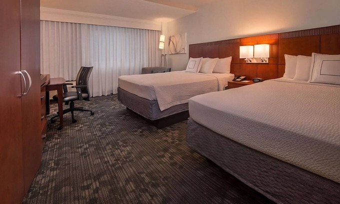 Rosslyn Apartment | Walking Tour of Lincoln Memorial! Pet-friendly Property with Self Parking!