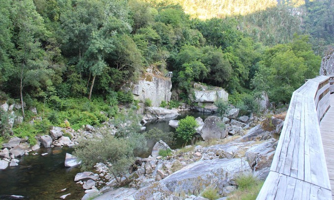 Bairros House | walkway of the Paiva River - Várzea river beach (1km)
