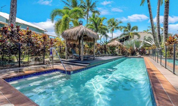 Trinity Beach Apartment | Wallaby Beach House Resort style Comforts