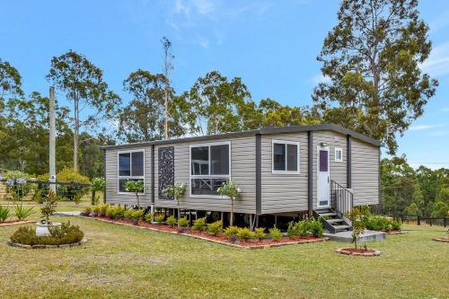 Ellalong House | Wallaby Gully Farm Cottage Peace Quiet Serenity
