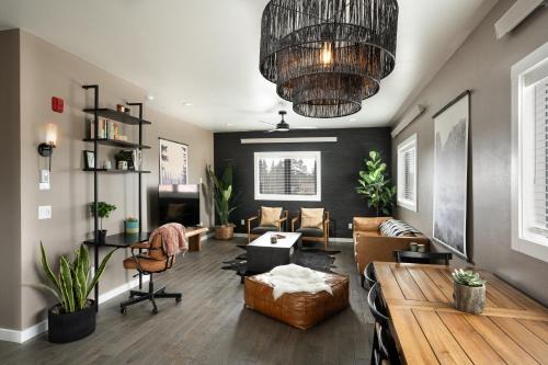 Pinedale Apartment | Wallace BNB