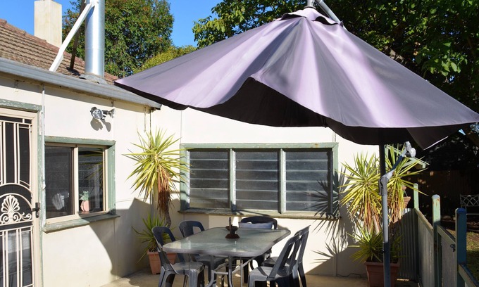 Rutherglen Cottage | Wallace Cottage, cozy modern style, Rutherglen. Dog friendly!
