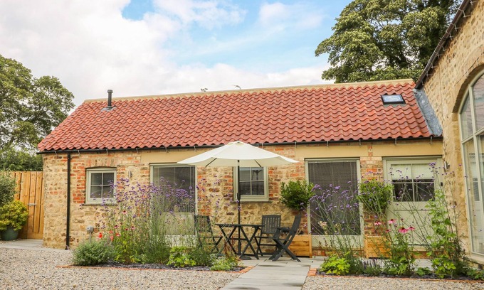 Ingerthorpe Cottage | WALLERTHWAITE BARN COTTAGE, romantic in Markington