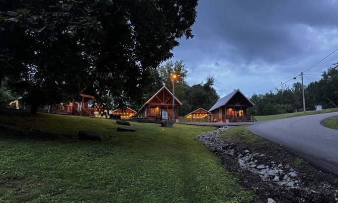 Byrdstown Apartment | Walleye Point - 1 Minute from Dale Hollow Lake
