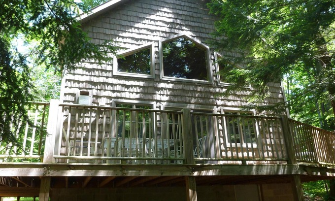 Petoskey Cottage | Walloon Lake Guest House Cottage ~ Beautiful And Secluded Getaway!