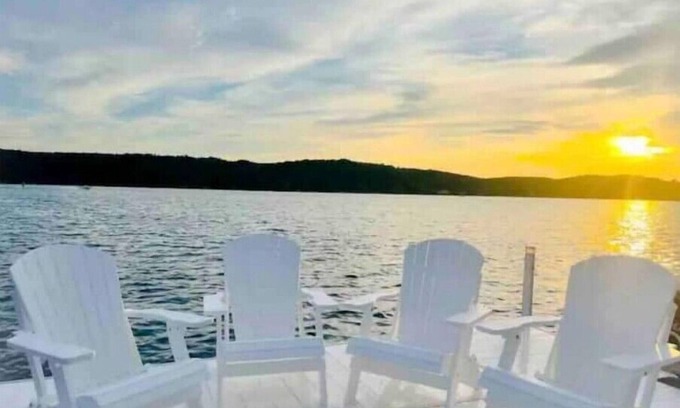 Petoskey Cottage | Walloon Lake Waterfront! Private Beach! Pets! Fireplace! Fall Colors!