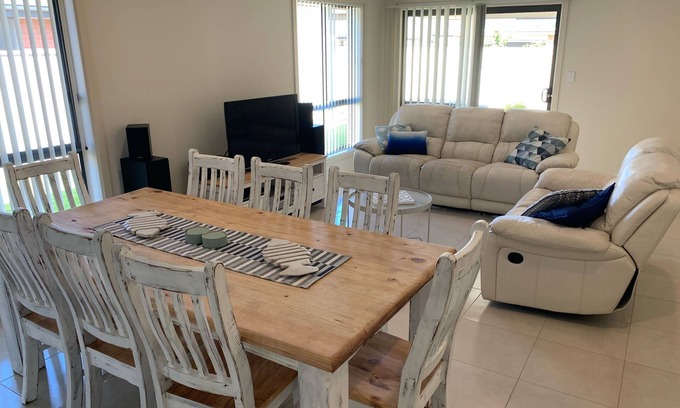 Wallaroo House | Wallow in Wallaroo on the Copper Coast. Relax with family and friends