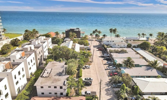 North Beach Apartment | WALNUT # 1 · Waves on Walnut - Beach access