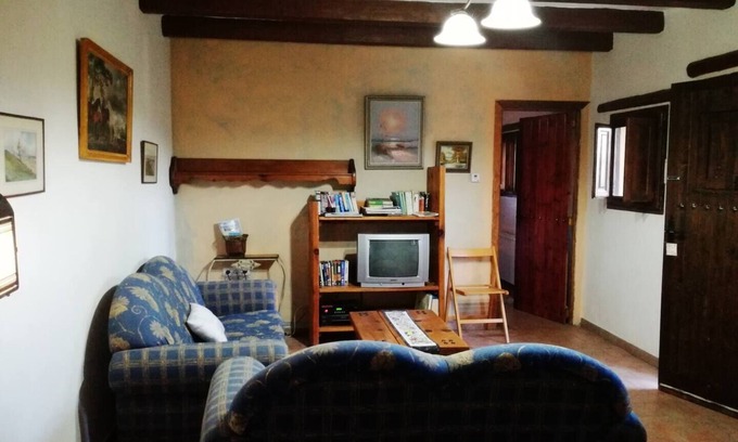 Velez Rubio Apartment | Walnut Apartment Sleeps 4