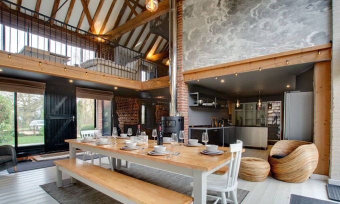 Toft Monks House | Walnut Barn - Four Bedroom House, Sleeps 8