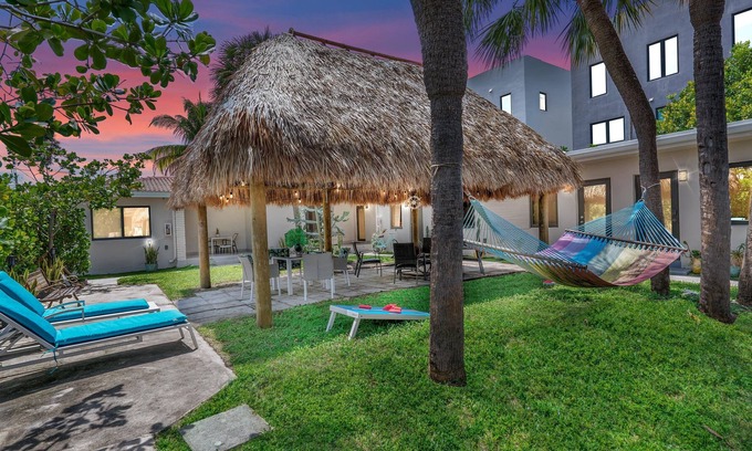 North Beach Apartment | Walnut by the Sea★1BR 1BA★Walk to the beach★ Hollywood