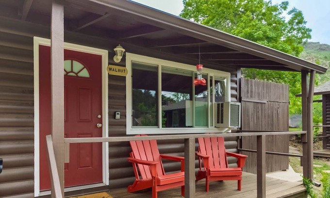 Lyons Cabin | Walnut Cabin*RMNP-Fire Pit-MTN VIEWS