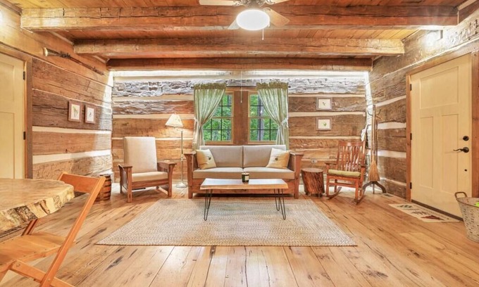 Glenford Cabin | Walnut Lodge Cabin Hideaway on 16 Secluded Acres