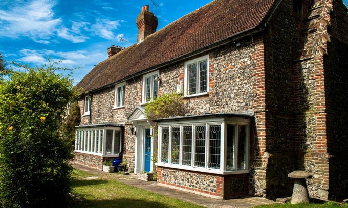 Littlehampton House | Walnut Tree House