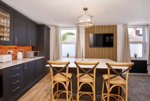 York House | Walpole Getaway - Hot Tub, Games Room, Sleeps 8