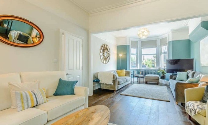 Margate Cottage | Walpole House: sleeps 19 guests in 8 bedrooms