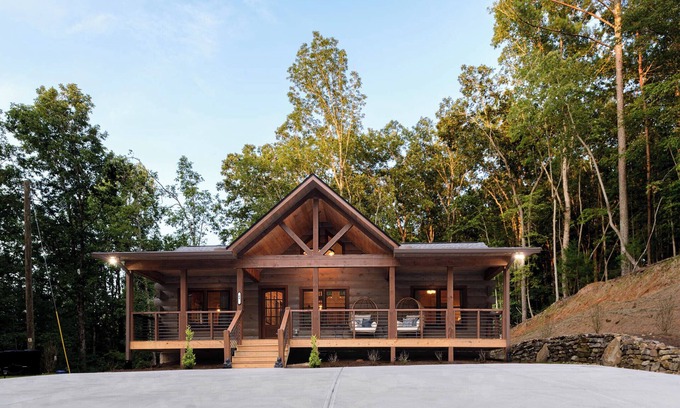Ellijay Cabin | Wand.rlust Hilltop Retreat! Serenity, Relaxation & Unique Modern Rustic Cabin