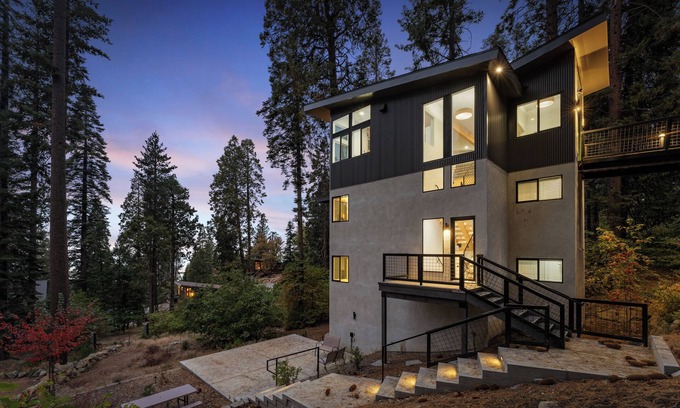 Yosemite West House | Wander Yosemite Park w/Forest View – 3 Bedrooms, Sleeps 8