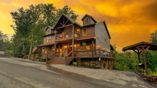 Sevierville House | Wanderer by AvantStay Sleeps 34 A Custom Smokies Cabin