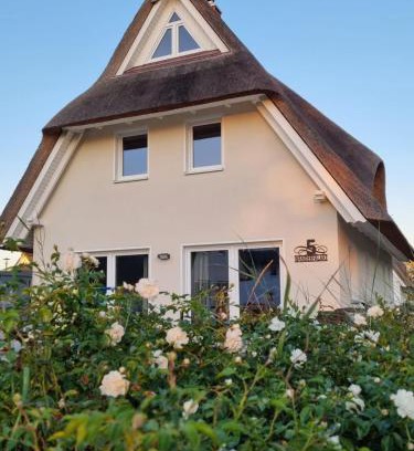 Am Salzhaff House | Wanderfalke - Ferienhaus mit Kamin und Sauna für 8 Personen