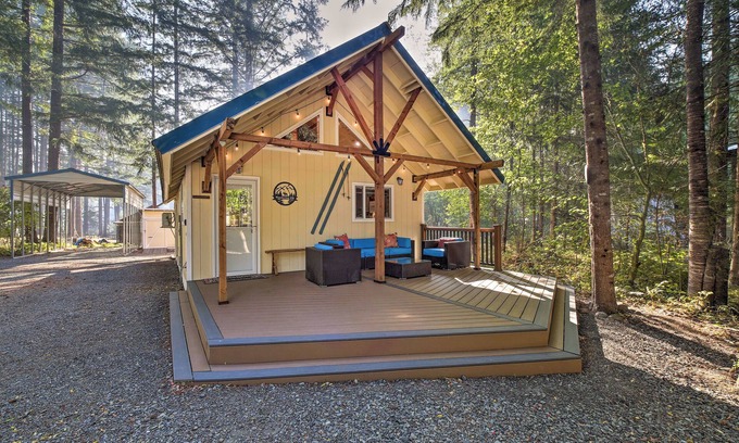 Packwood Cabin | 'Wandering Elk' Cabin Retreat w/Golf Access!